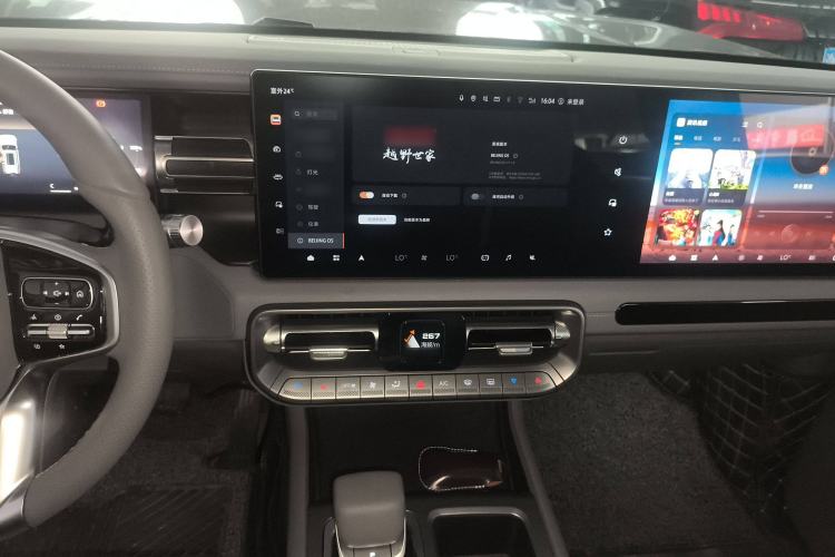 Used BAIC Off-Road BJ40 2024 2.0T All-New Urban Hunter Edition Pioneer Type Audio And AC Panel
