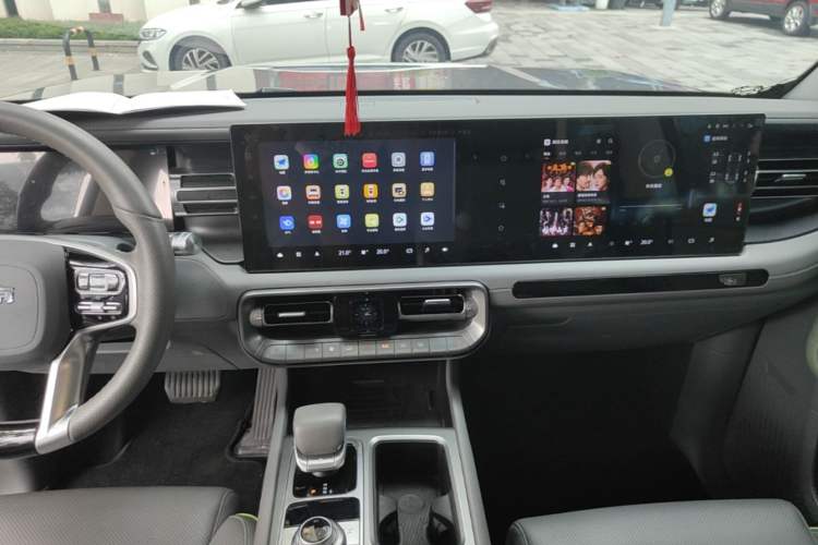 Used BAIC Off-Road BJ40 2024 2.0T All-New Urban Hunter Edition Chivalrous Style Audio And AC Panel