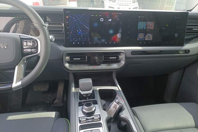 Used BAIC Off-Road BJ40 2024 2.0T All-New Urban Hunter Edition Chivalrous Style Audio And AC Panel