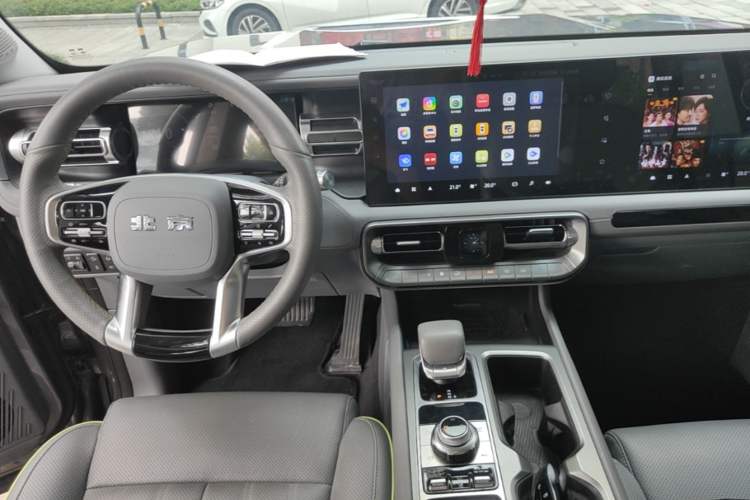 Used BAIC Off-Road BJ40 2024 2.0T All-New Urban Hunter Edition Chivalrous Style Center Console