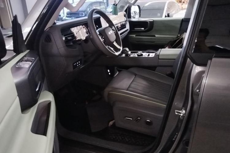 Used BAIC Off-Road BJ40 2024 2.0T All-New Urban Hunter Edition Chivalrous Style Driver Seat