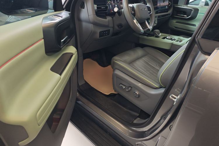 Used BAIC Off-Road BJ40 2024 2.0T All-New Urban Hunter Edition Ultimate Version Driver Seat