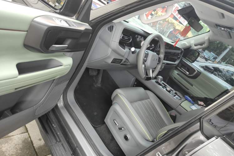 Used BAIC Off-Road BJ40 2024 2.0T All-New Urban Hunter Edition Chivalrous Style Driver Seat