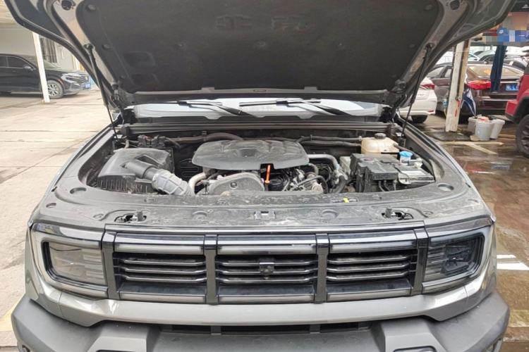 Used BAIC Off-Road BJ40 2024 2.0T All-New Urban Hunter Edition Chivalrous Style Engine Bay
