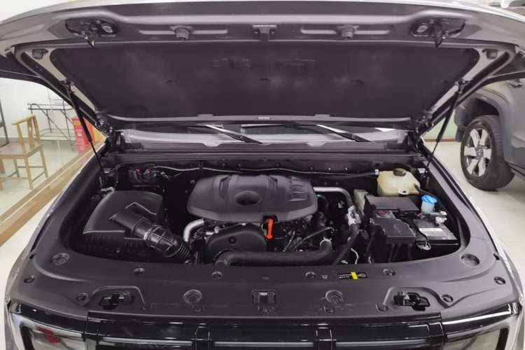 Used BAIC Off-Road BJ40 2024 2.0T All-New Urban Hunter Edition Pioneer Type Engine Bay
