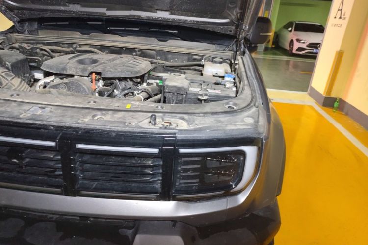 Used BAIC Off-Road BJ40 2024 2.0T All-New Urban Hunter Edition Ultimate Version Engine Bay Left