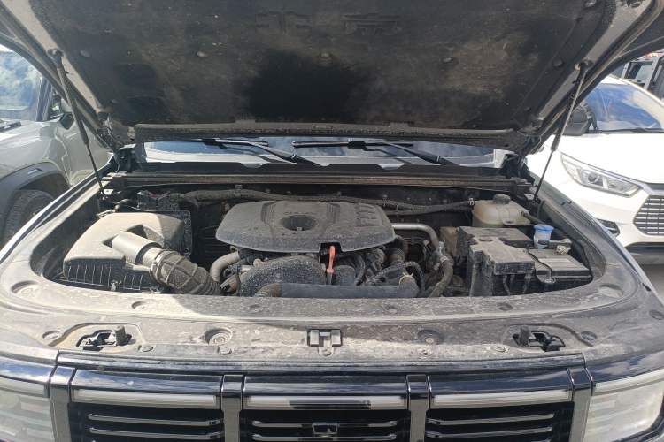 Used BAIC Off-Road BJ40 2024 2.0T All-New Urban Hunter Edition Chivalrous Style Engine Bay