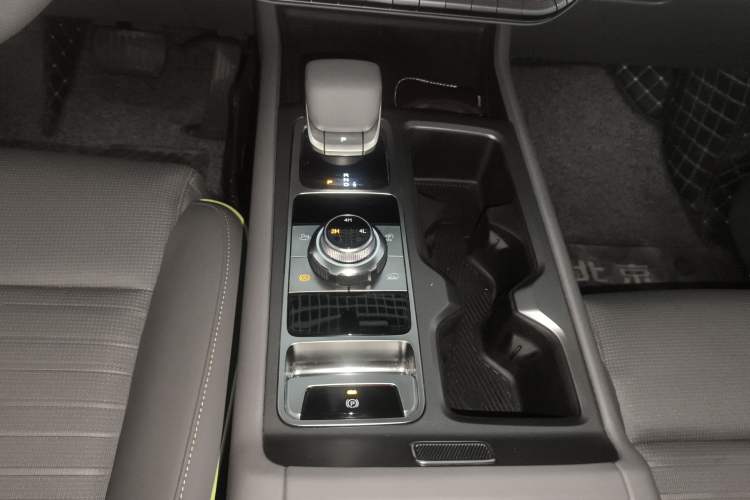 Used BAIC Off-Road BJ40 2024 2.0T All-New Urban Hunter Edition Pioneer Type Gear Lever