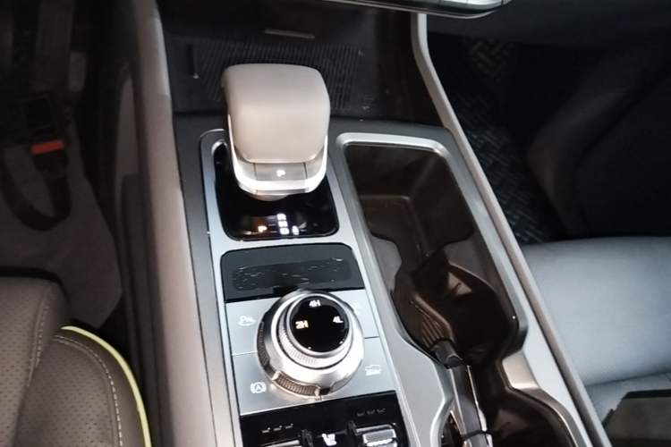 Used BAIC Off-Road BJ40 2024 2.0T All-New Urban Hunter Edition Chivalrous Style Gear Lever