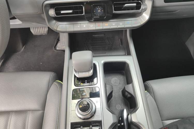 Used BAIC Off-Road BJ40 2024 2.0T All-New Urban Hunter Edition Chivalrous Style Gear Lever