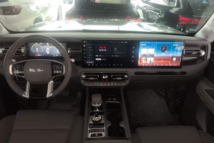 Used BAIC Off-Road BJ40 2024 2.0T All-New Urban Hunter Edition Pioneer Type Interior 2