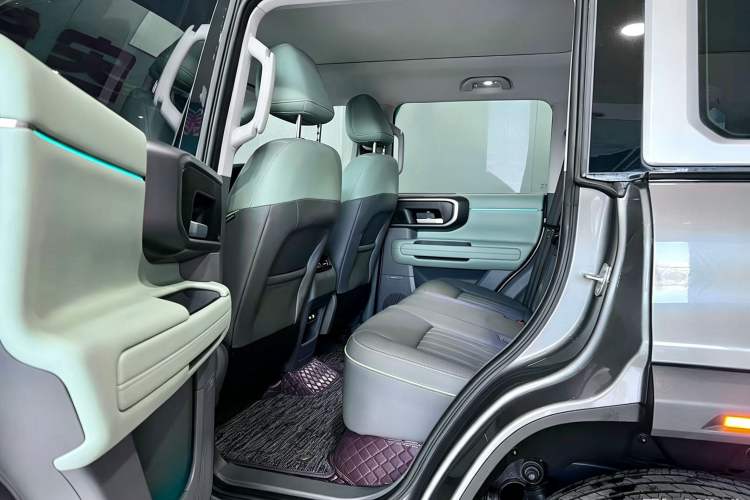 Used BAIC Off-Road BJ40 2024 2.0T All-New Urban Hunter Edition Ultimate Version Interior 2