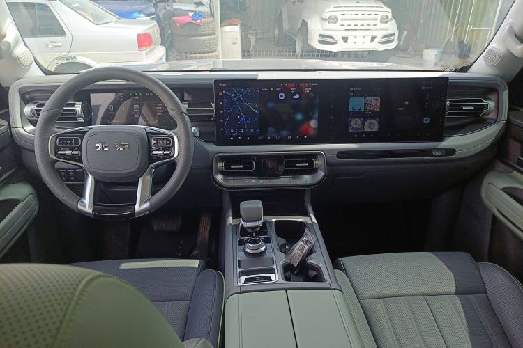 Used BAIC Off-Road BJ40 2024 2.0T All-New Urban Hunter Edition Chivalrous Style Interior 2