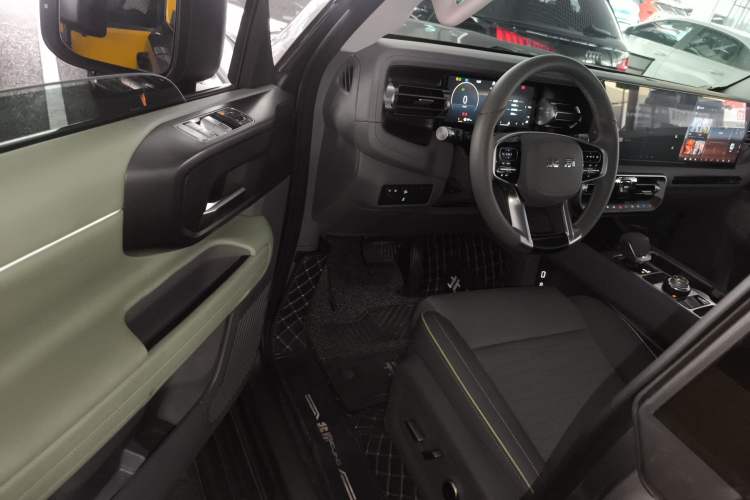 Used BAIC Off-Road BJ40 2024 2.0T All-New Urban Hunter Edition Pioneer Type Interior 3