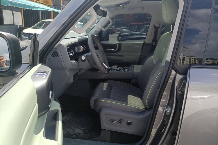 Used BAIC Off-Road BJ40 2024 2.0T All-New Urban Hunter Edition Chivalrous Style Interior 3
