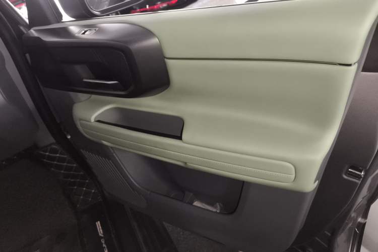 Used BAIC Off-Road BJ40 2024 2.0T All-New Urban Hunter Edition Pioneer Type Interior 5