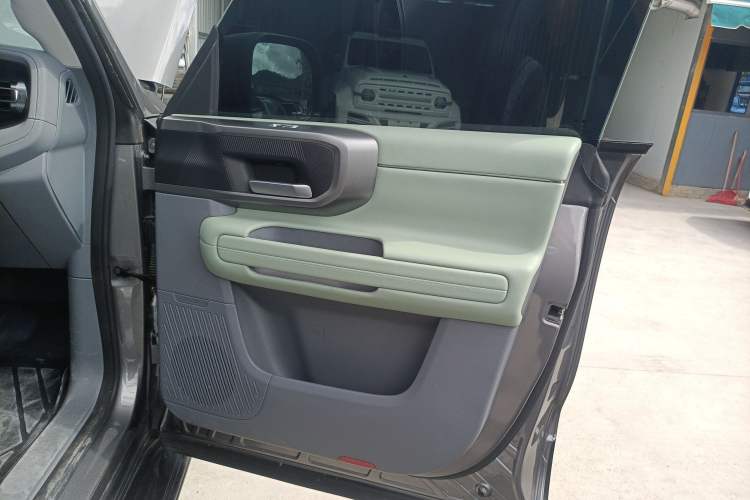 Used BAIC Off-Road BJ40 2024 2.0T All-New Urban Hunter Edition Chivalrous Style Interior 5