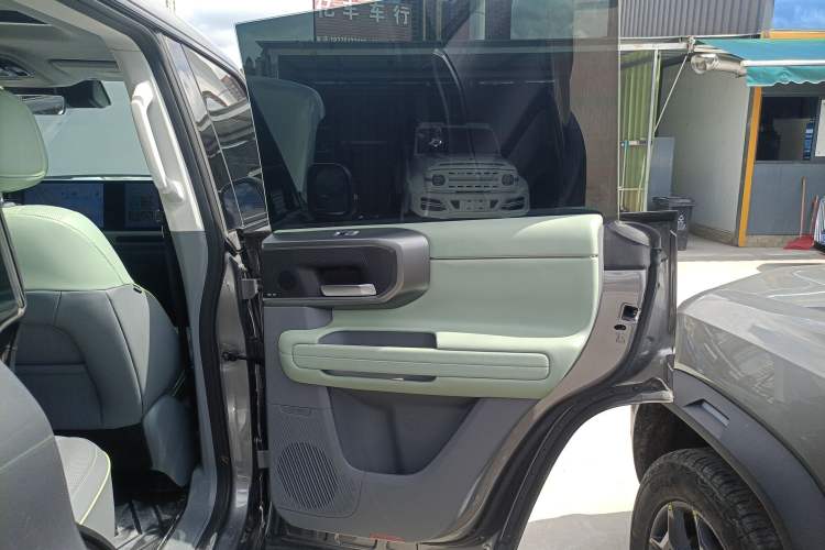 Used BAIC Off-Road BJ40 2024 2.0T All-New Urban Hunter Edition Chivalrous Style Interior 6