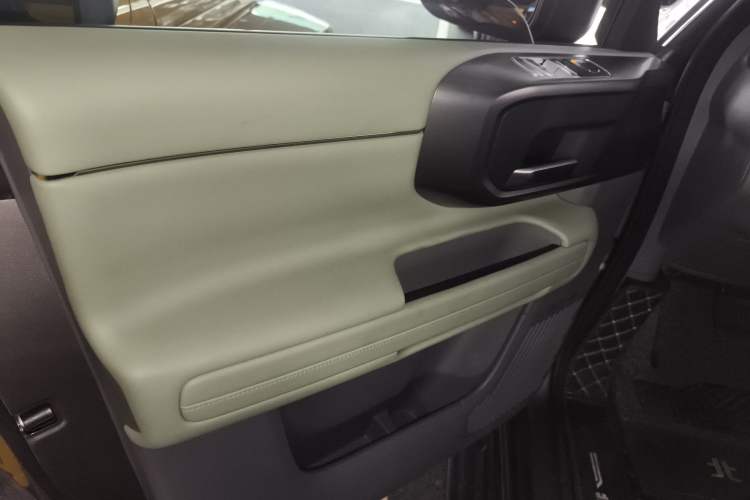 Used BAIC Off-Road BJ40 2024 2.0T All-New Urban Hunter Edition Pioneer Type Interior 7