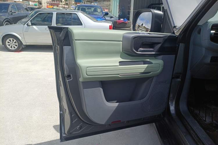Used BAIC Off-Road BJ40 2024 2.0T All-New Urban Hunter Edition Chivalrous Style Interior 7