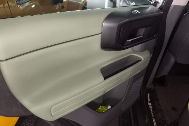 Used BAIC Off-Road BJ40 2024 2.0T All-New Urban Hunter Edition Pioneer Type Interior 8