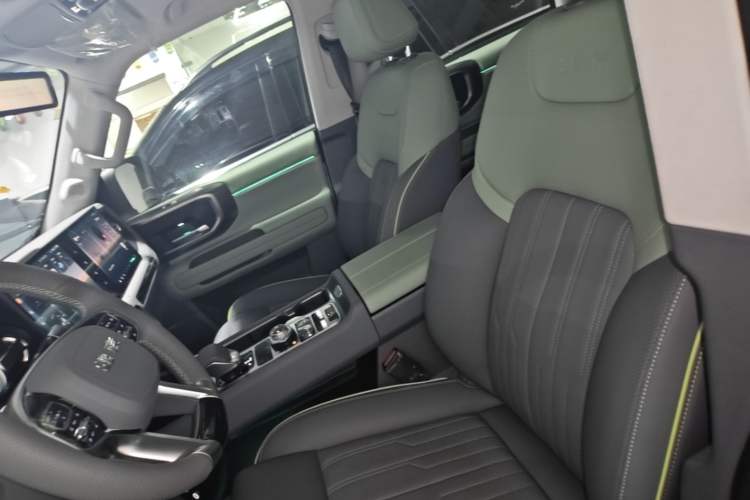 Used BAIC Off-Road BJ40 2024 2.0T All-New Urban Hunter Edition Ultimate Version Left Front Seat