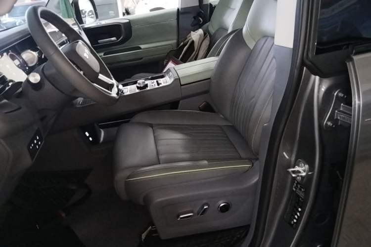 Used BAIC Off-Road BJ40 2024 2.0T All-New Urban Hunter Edition Chivalrous Style Left Front Seat
