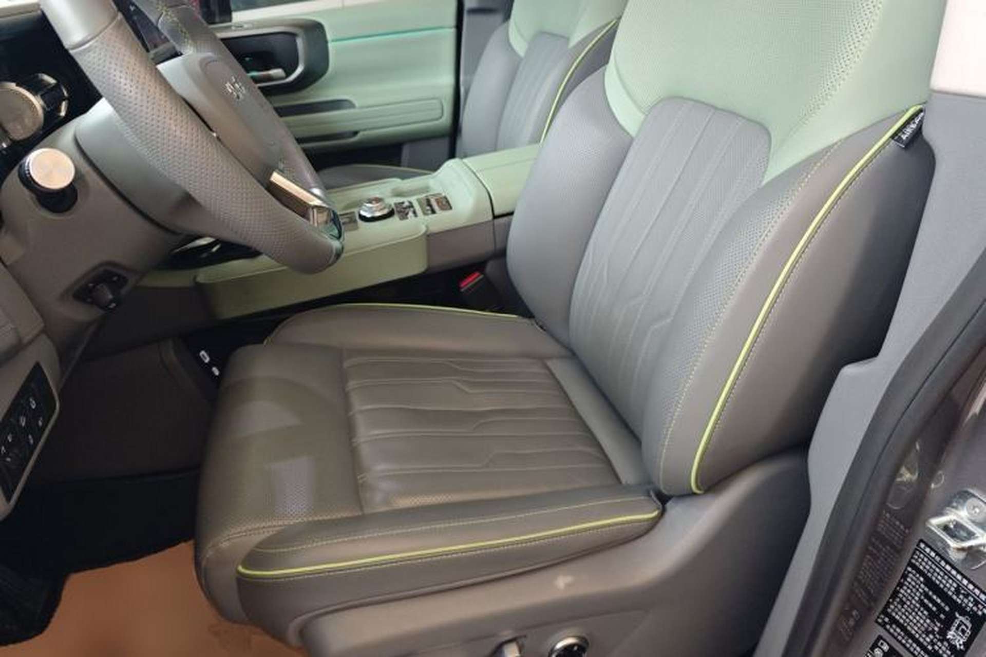 Used BAIC Off-Road BJ40 2024 2.0T All-New Urban Hunter Edition Ultimate Version Left Front Seat