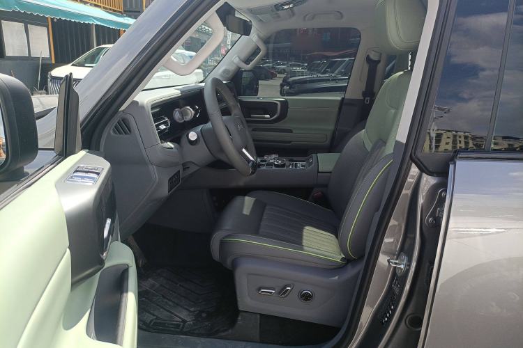Used BAIC Off-Road BJ40 2024 2.0T All-New Urban Hunter Edition Chivalrous Style Left Front Seat