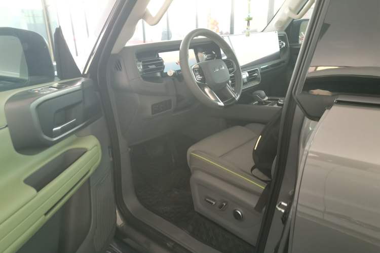Used BAIC Off-Road BJ40 2024 2.0T All-New Urban Hunter Edition Pioneer Type Left Front Seat