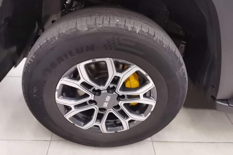 Used BAIC Off-Road BJ40 2024 2.0T All-New Urban Hunter Edition Pioneer Type Left Front Wheel Hub