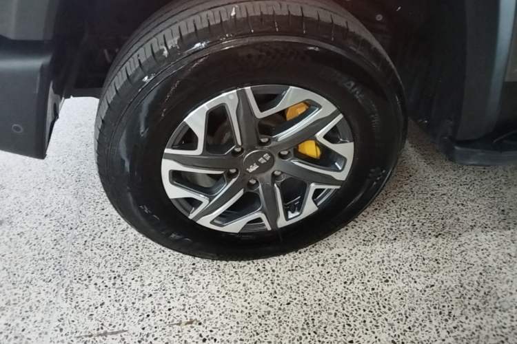 Used BAIC Off-Road BJ40 2024 2.0T All-New Urban Hunter Edition Chivalrous Style Left Front Wheel Hub
