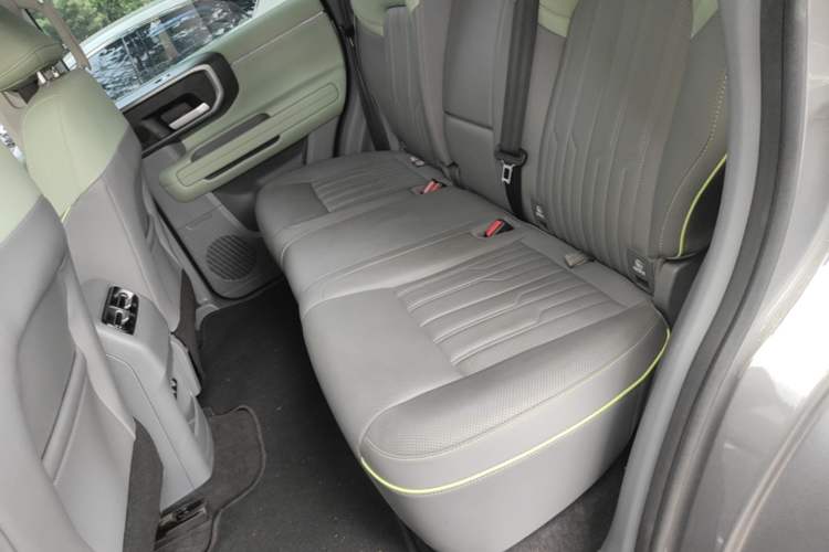 Used BAIC Off-Road BJ40 2024 2.0T All-New Urban Hunter Edition Chivalrous Style Left Rear Seat