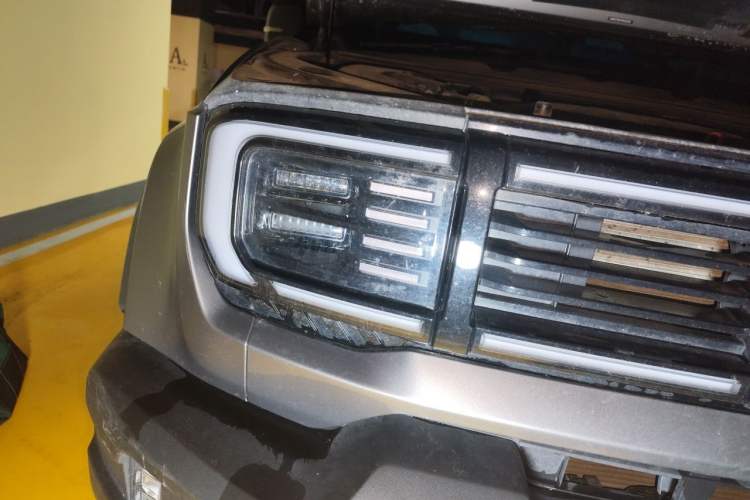 Used BAIC Off-Road BJ40 2024 2.0T All-New Urban Hunter Edition Ultimate Version Right Front Headlight
