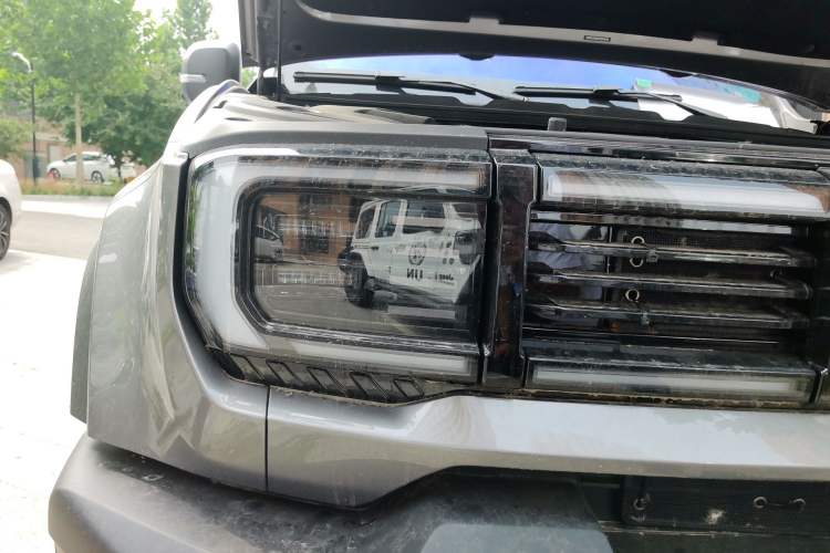 Used BAIC Off-Road BJ40 2024 2.0T All-New Urban Hunter Edition Ultimate Version Right Front Headlight