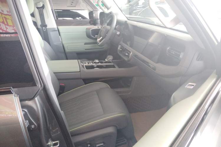 Used BAIC Off-Road BJ40 2024 2.0T All-New Urban Hunter Edition Ultimate Version Right Front Seat