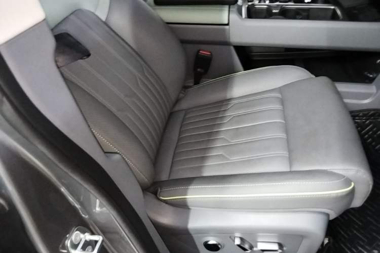 Used BAIC Off-Road BJ40 2024 2.0T All-New Urban Hunter Edition Chivalrous Style Right Front Seat