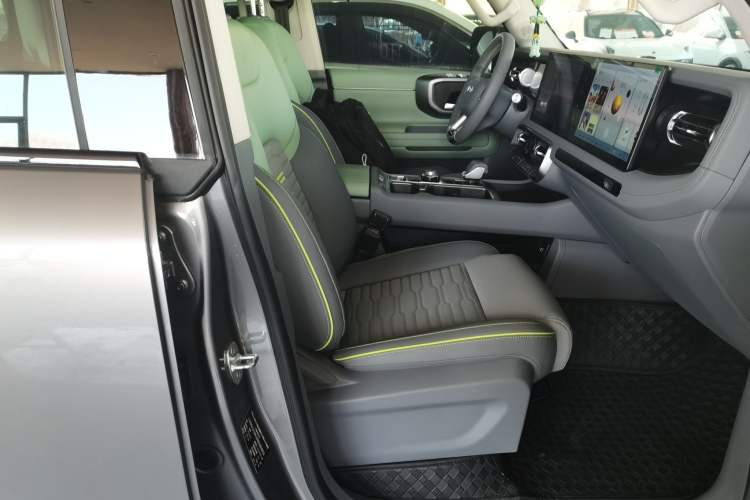 Used BAIC Off-Road BJ40 2024 2.0T All-New Urban Hunter Edition Pioneer Type Right Front Seat