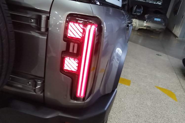 Used BAIC Off-Road BJ40 2024 2.0T All-New Urban Hunter Edition Chivalrous Style Right Rear Taillight