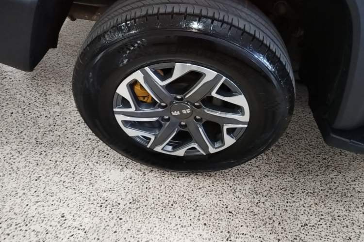 Used BAIC Off-Road BJ40 2024 2.0T All-New Urban Hunter Edition Chivalrous Style Right Rear Wheel Hub
