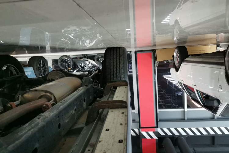 Used BAIC Off-Road BJ40 2024 2.0T All-New Urban Hunter Edition Ultimate Version Right Side Sill
