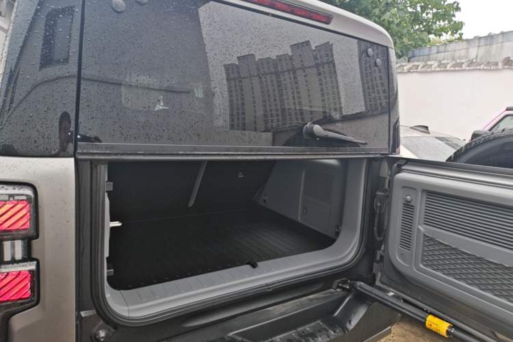 Used BAIC Off-Road BJ40 2024 2.0T All-New Ring of the Taklamakan Champion Edition Trunk