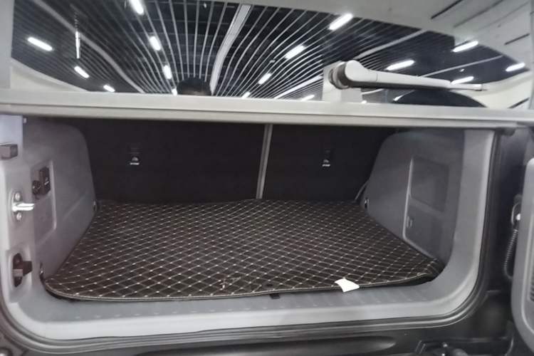 Used BAIC Off-Road BJ40 2024 2.0T All-New Urban Hunter Edition Chivalrous Style Trunk