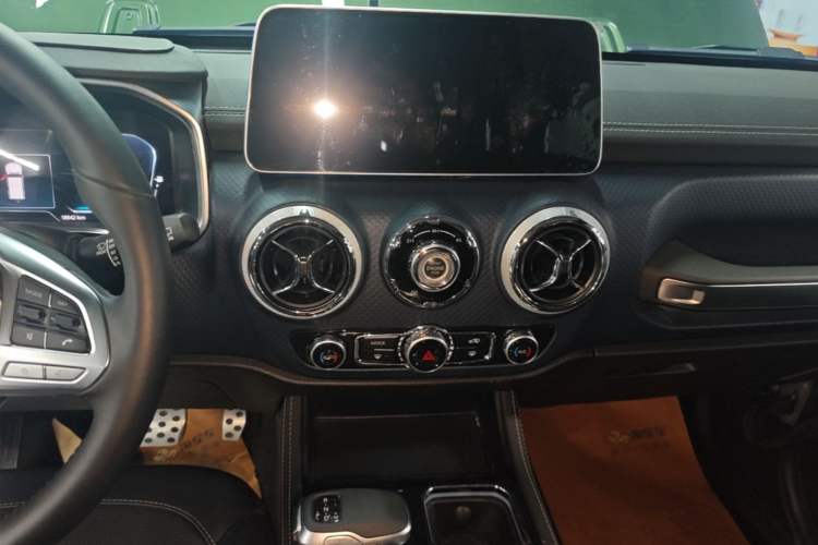 Used BAIC Off-Road BJ40 2024 2.0T Tribute to the 2020 Glory Edition Audio And AC Panel