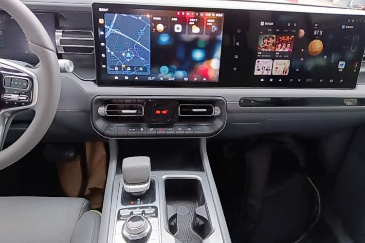 Used BAIC Off-Road BJ40 2024 2.0D All-New Blade Hero Crosser Audio And AC Panel