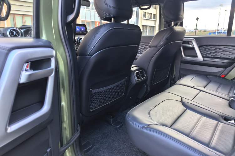 Used BAIC Off-Road BJ40 2024 2.0D Blade Hero Glory Edition Interior 3