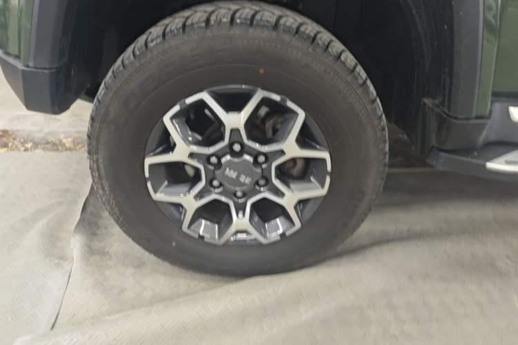 Used BAIC Off-Road BJ40 2024 2.0T Tribute to the 2020 Glory Edition Left Front Wheel Hub
