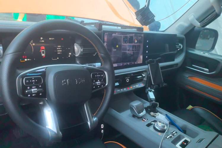 Used BAIC Off-Road BJ40 2024 2.0T All-New Urban Hunter Edition Chivalrous Style Center Console