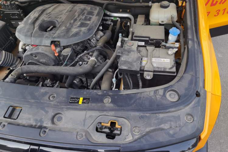 Used BAIC Off-Road BJ40 2024 2.0T All-New Urban Hunter Edition Chivalrous Style Engine Bay Left