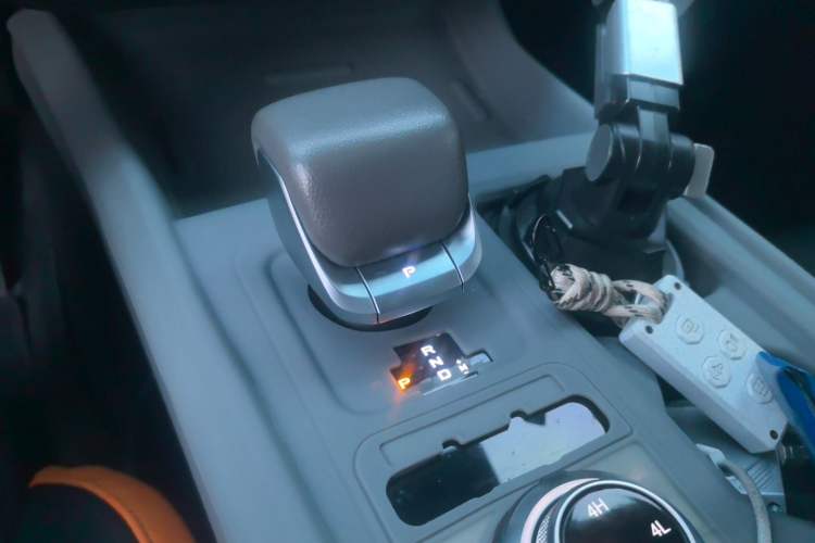 Used BAIC Off-Road BJ40 2024 2.0T All-New Urban Hunter Edition Chivalrous Style Gear Lever